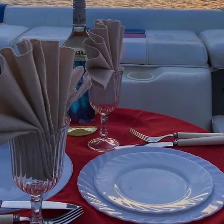 Guestboat Milagre Båthotell *